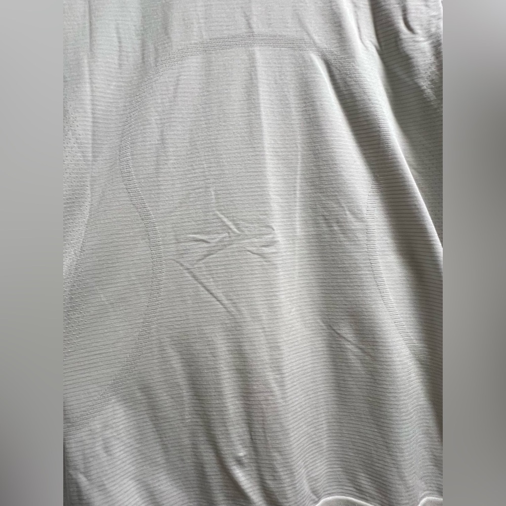 Lululemon Swiftly Breathe Short Sleeve Shirt Relaxed Fit Running Activewear Gym - Picture 7 of 10